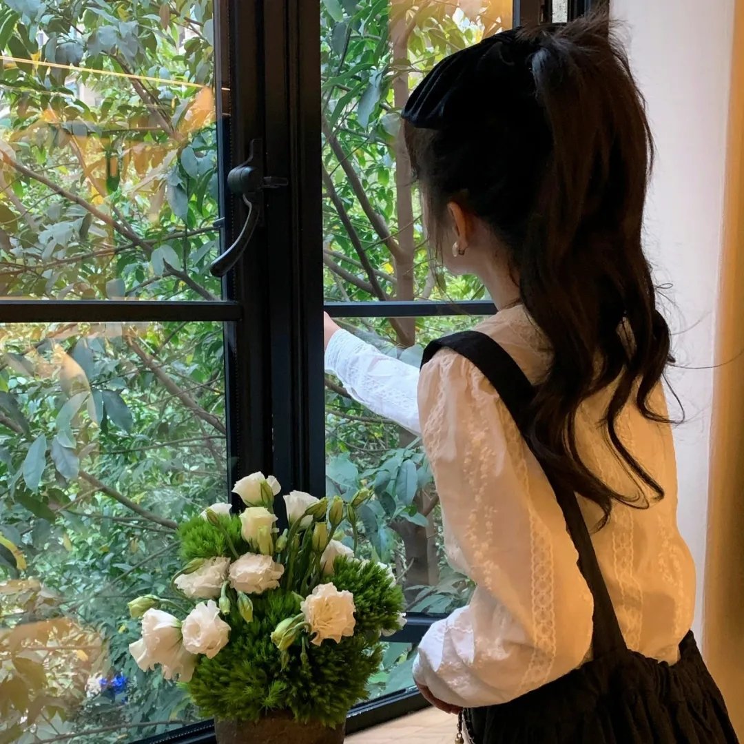白莲花度假村第一季